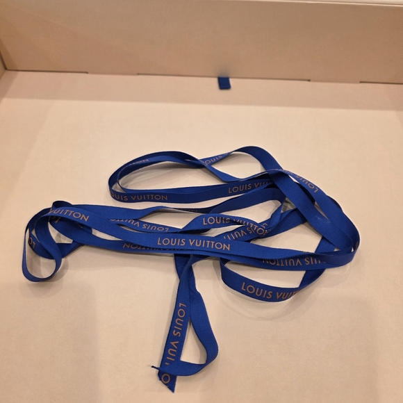 🔥Louis Vuitton Signature  Large Magnectic Closure Orange Packaging - Picture 11 of 14